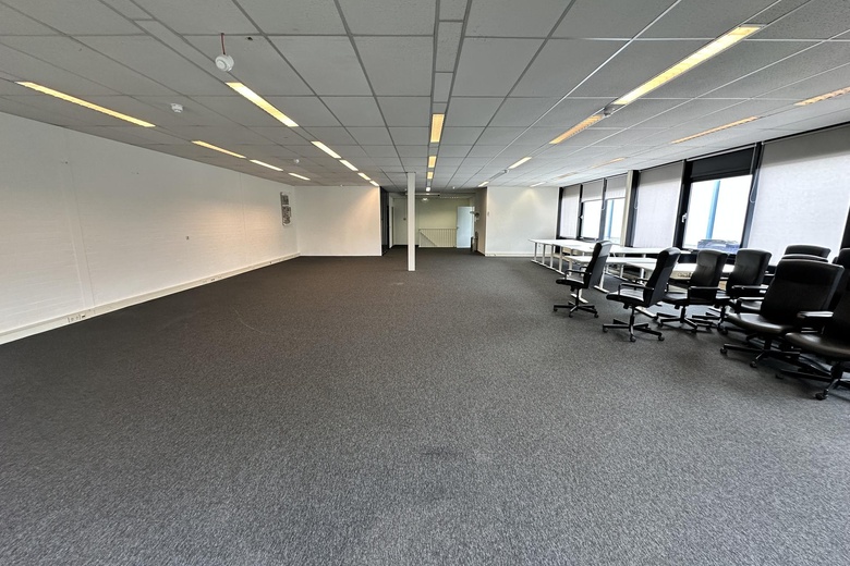 BedrijfsruimteaanParellaan 24<br/> inHoofddorp BedrijfsruimteaanParellaan 24<br/> inHoofddorp