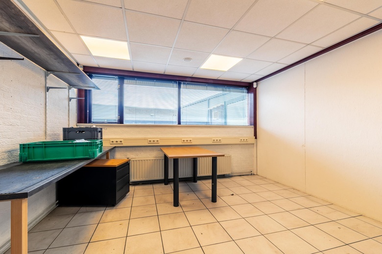 BedrijfsruimteaanMolendijk 11<br/> inRockanje