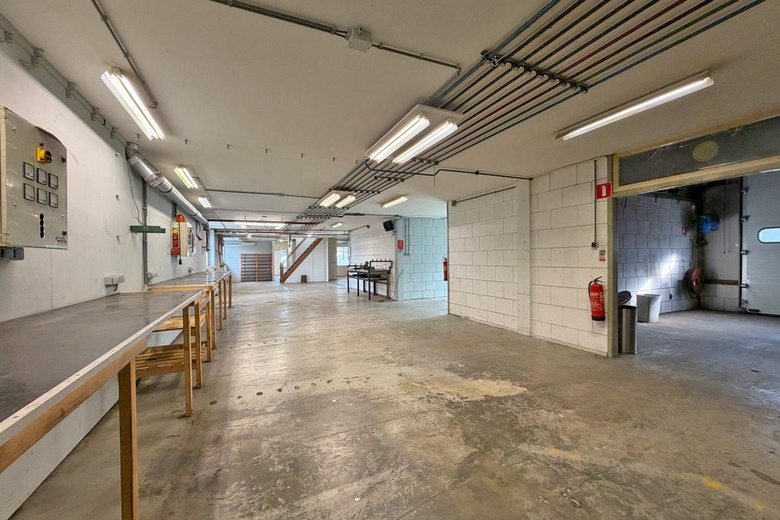 BedrijfsruimteaanIndustrieweg 20<br/> inSliedrecht