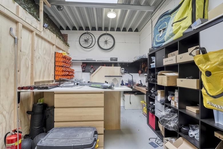 BedrijfsruimteaanIndustrieweg 5 e<br/> inVoorschoten