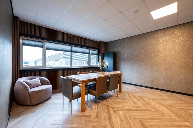 BedrijfsruimteaanHopperweg 11 17<br/> inHellevoetsluis