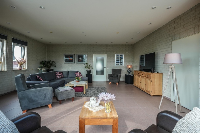 BedrijfsruimteaanDommelstraat 30<br/> inOss BedrijfsruimteaanDommelstraat 30<br/> inOss