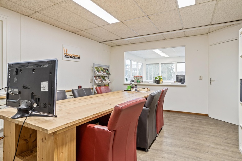 BedrijfsruimteaanSluisweg 17 a<br/> inWaalwijk BedrijfsruimteaanSluisweg 17 a<br/> inWaalwijk