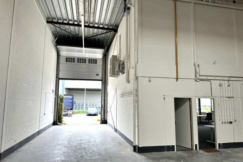 BedrijfsruimteaanParellaan 24<br/> inHoofddorp