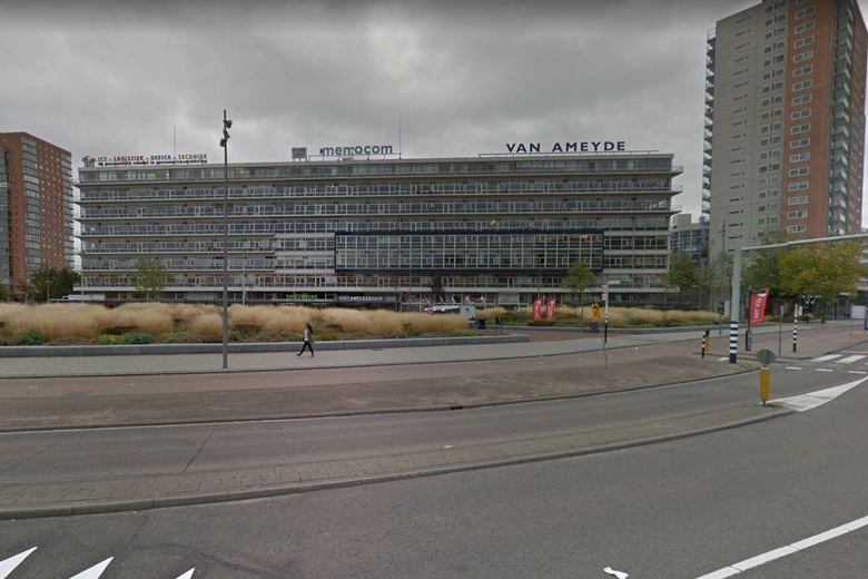 WinkelruimteaanStrevelsweg 742<br/> inRotterdam WinkelruimteaanStrevelsweg 742<br/> inRotterdam