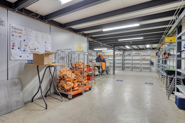 BedrijfsruimteaanNijverheidstraat 27<br/> inMaassluis