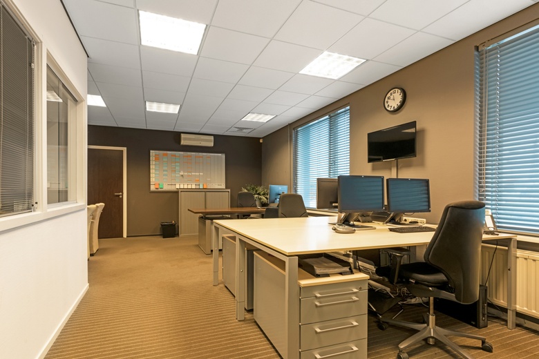 BedrijfsruimteaanVeestraat 42<br/> inLinne BedrijfsruimteaanVeestraat 42<br/> inLinne