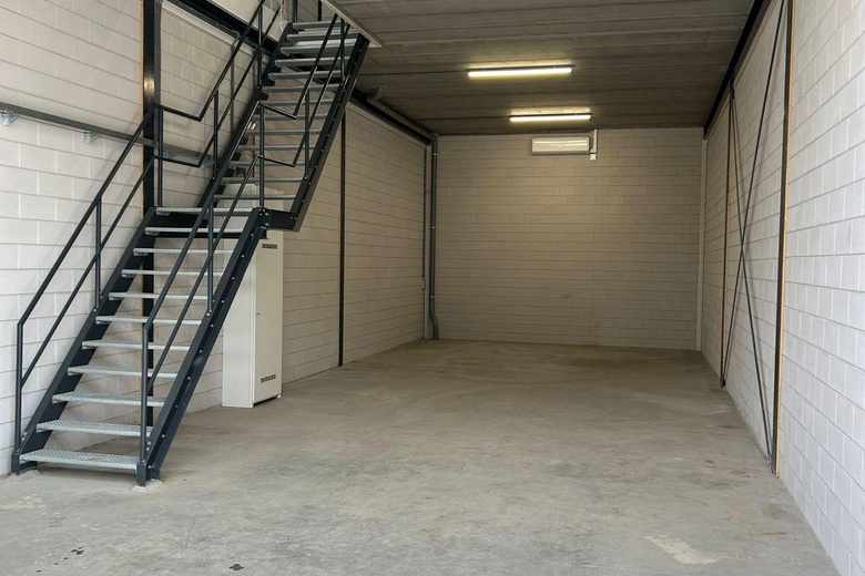 BedrijfsruimteaanKnibbelweg 73<br/> inZevenhuizen