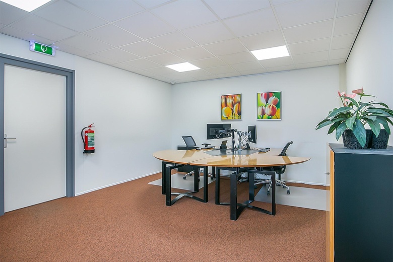 KantoorruimteaanVeenderveld 32<br/> inRoelofarendsveen KantoorruimteaanVeenderveld 32<br/> inRoelofarendsveen