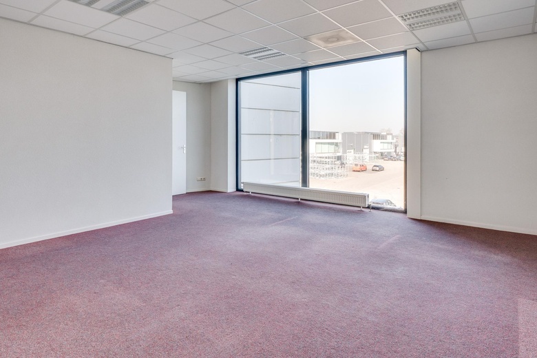 BedrijfsruimteaanVossenbeemd 111<br/> inHelmond BedrijfsruimteaanVossenbeemd 111<br/> inHelmond