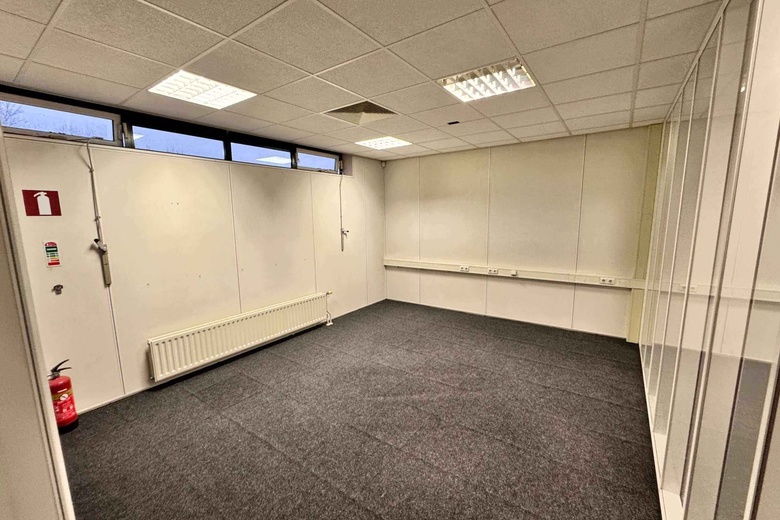 BedrijfsruimteaanRingweistraat 8<br/> inWaardenburg