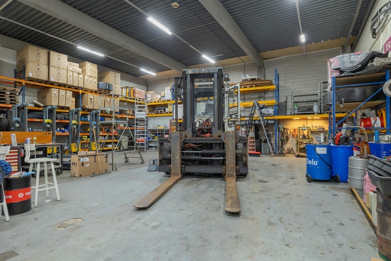 BedrijfsruimteaanProduktieweg 12<br/> inZoeterwoude BedrijfsruimteaanProduktieweg 12<br/> inZoeterwoude