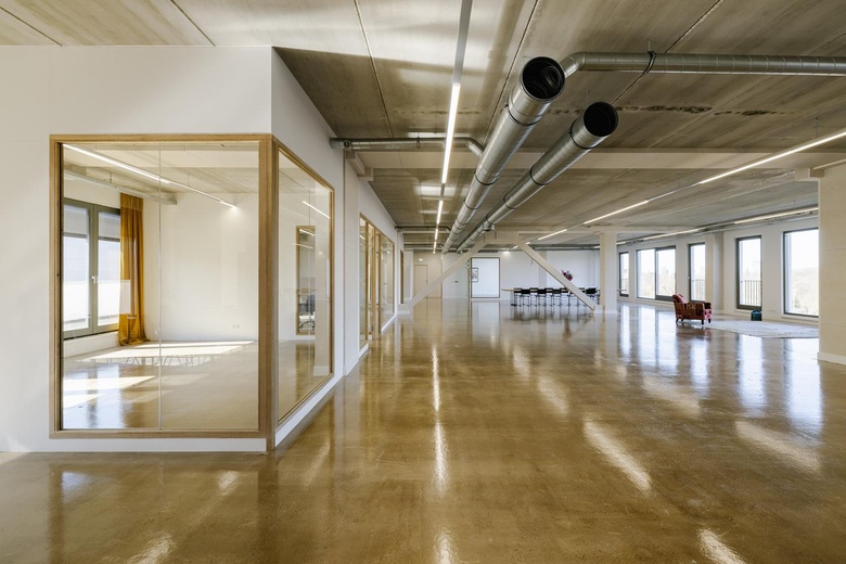 KantoorruimteaanDuivendrechtsekade 80<br/> inAmsterdam