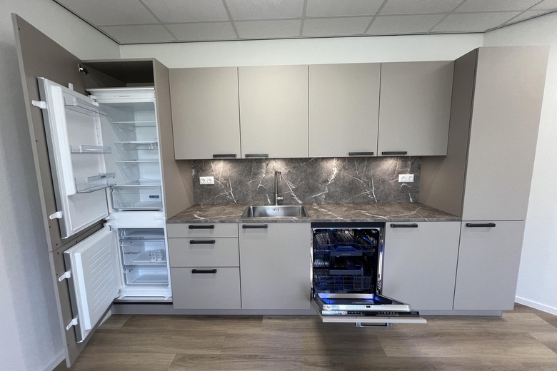 BedrijfsruimteaanAmbachtsstraat 6<br/> inZuid-Beijerland