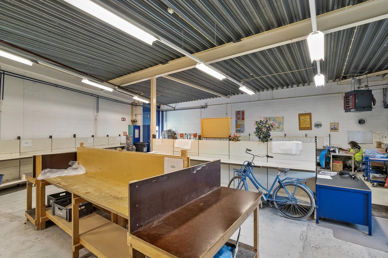 WinkelruimteaanOberonweg 274<br/> inSpijkenisse WinkelruimteaanOberonweg 274<br/> inSpijkenisse
