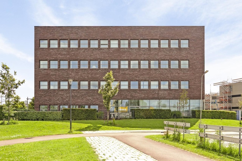 Bekijk foto 1 van Stationspark 8