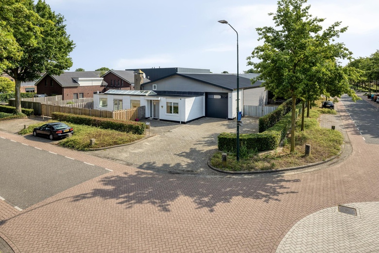 Bekijk foto 1 van Huygensweg 5