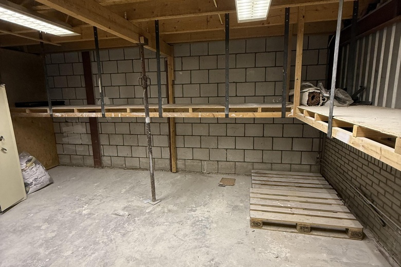 BedrijfsruimteaanEinsteinstraat 2<br/> inHillegom