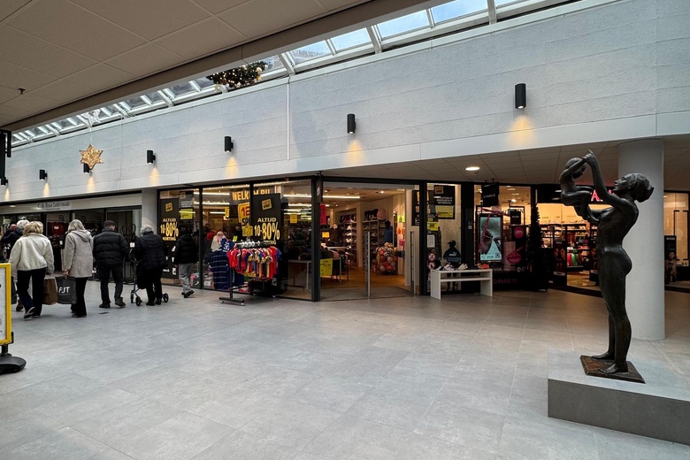 WinkelruimteaanSint Jorisplein 50 - 75<br/> inRidderkerk WinkelruimteaanSint Jorisplein 50 - 75<br/> inRidderkerk
