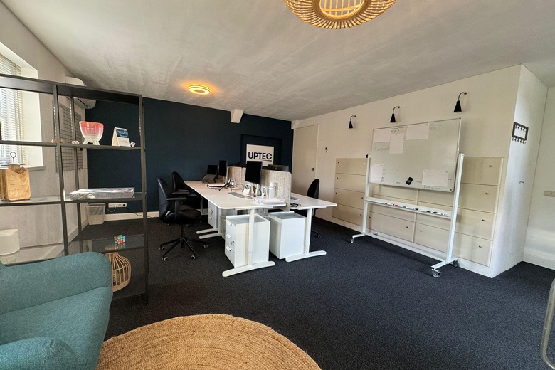 KantoorruimteaanTheerestraat 78<br/> inSint Michielsgestel KantoorruimteaanTheerestraat 78<br/> inSint Michielsgestel