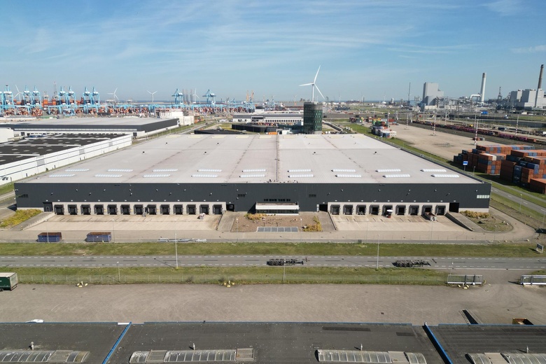 BedrijfsruimteaanKoerilenstraat 9<br/> inMaasvlakte Rotterdam