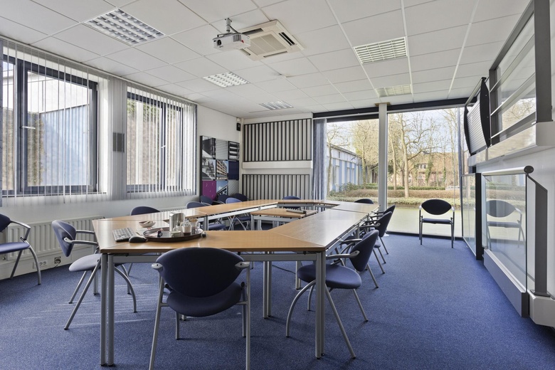 BedrijfsruimteaanGrotestraat 12<br/> inHeesbeen BedrijfsruimteaanGrotestraat 12<br/> inHeesbeen