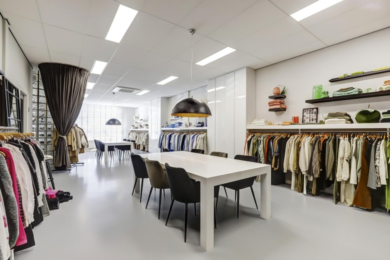 BedrijfsruimteaanDe Lasso-Zuid 9<br/> inRoelofarendsveen BedrijfsruimteaanDe Lasso-Zuid 9<br/> inRoelofarendsveen