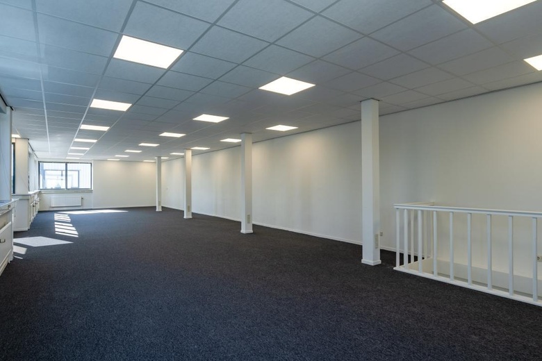 BedrijfsruimteaanPlatinastraat 79<br/> inZoetermeer BedrijfsruimteaanPlatinastraat 79<br/> inZoetermeer