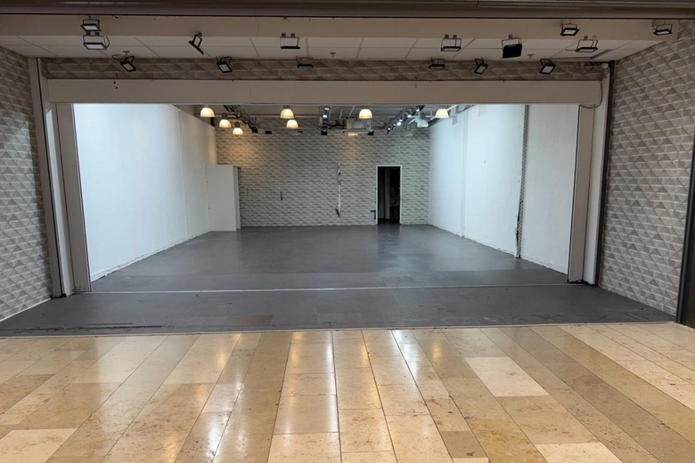 WinkelruimteaanZuidplein Hoog 445<br/> inRotterdam
