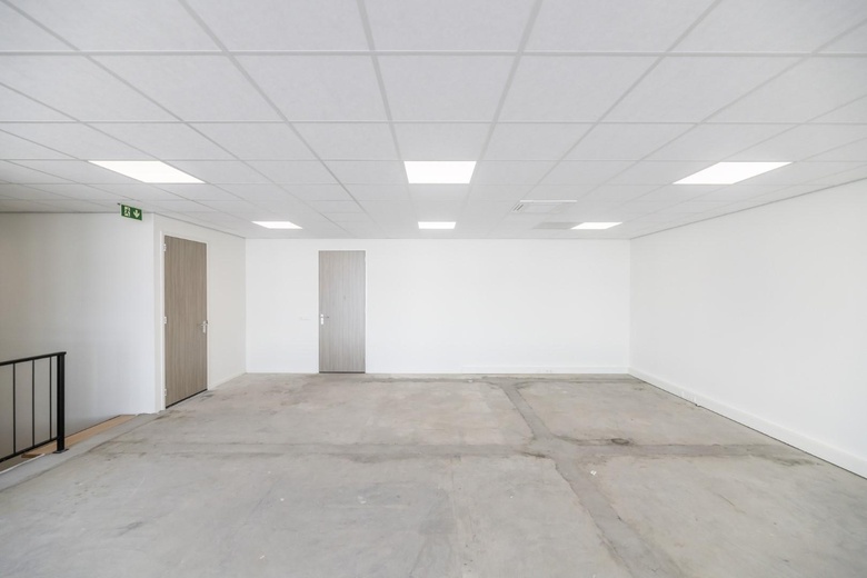 BedrijfsruimteaanMarisstraat 8 d<br/> inSliedrecht