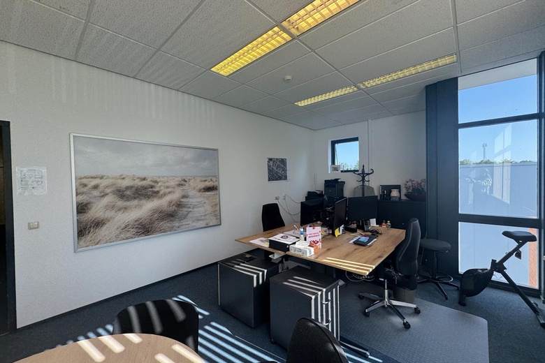 WinkelruimteaanMarkerkant 10 136 E<br/> inAlmere WinkelruimteaanMarkerkant 10 136 E<br/> inAlmere