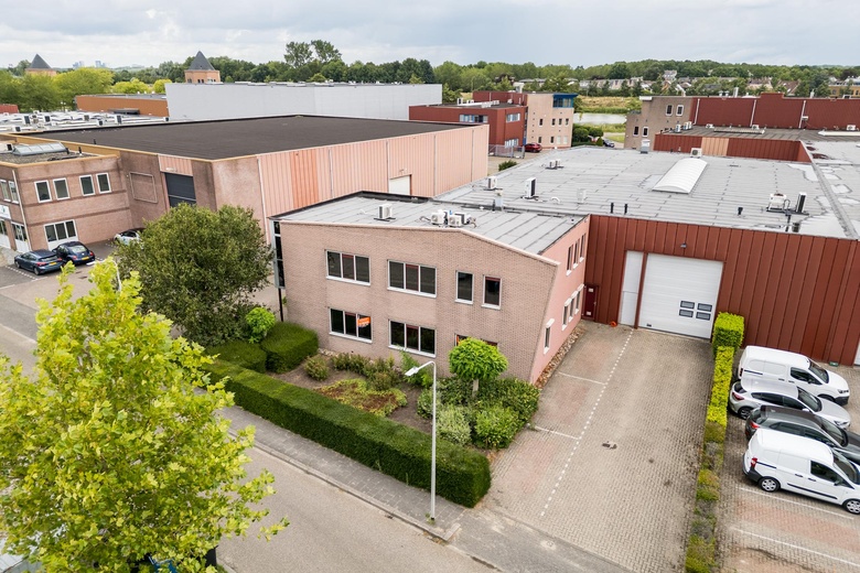 BedrijfsruimteaanBergveste 12<br/> inHouten BedrijfsruimteaanBergveste 12<br/> inHouten