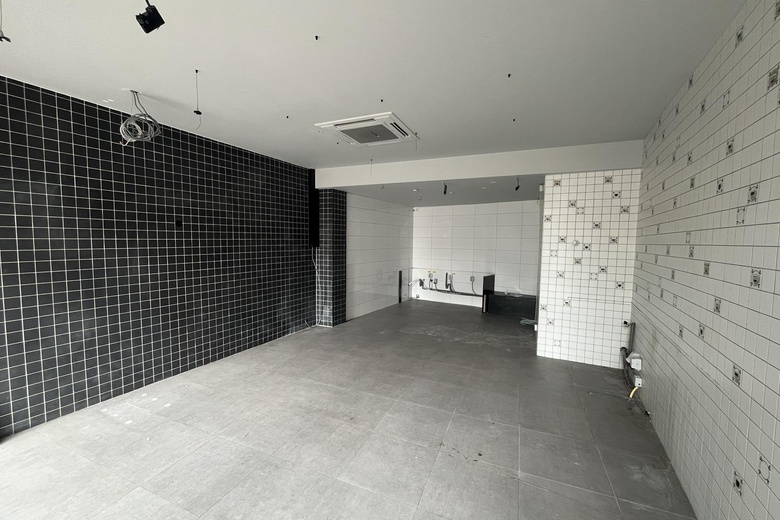 WinkelruimteaanHeuvelstraat 1 a<br/> inTilburg WinkelruimteaanHeuvelstraat 1 a<br/> inTilburg