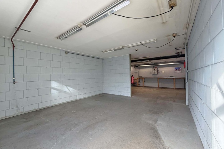 BedrijfsruimteaanIndustrieweg 20<br/> inSliedrecht