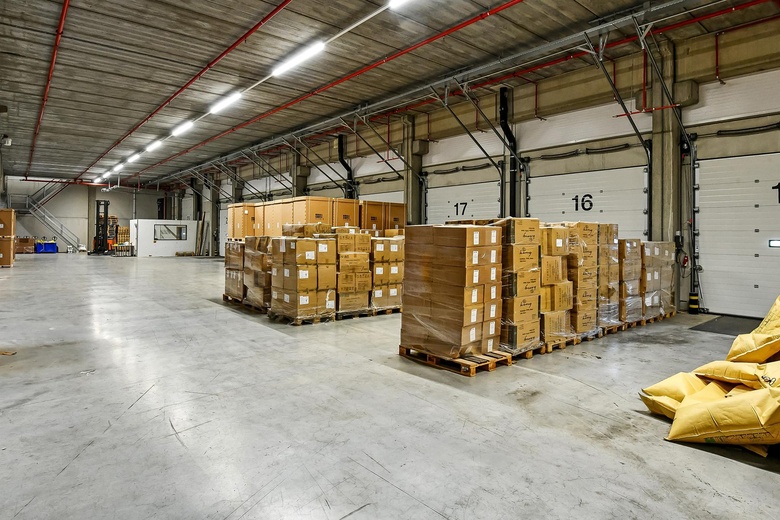 BedrijfsruimteaanRietgraaf 8<br/> inOosterhout BedrijfsruimteaanRietgraaf 8<br/> inOosterhout
