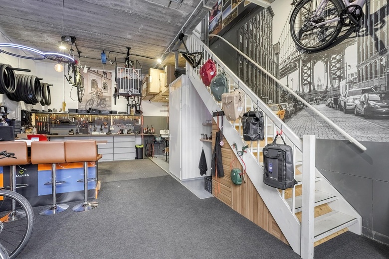 BedrijfsruimteaanIndustrieweg 5 e<br/> inVoorschoten