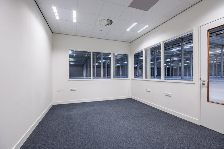 BedrijfsruimteaanRietgraaf 10 - 12<br/> inOosterhout