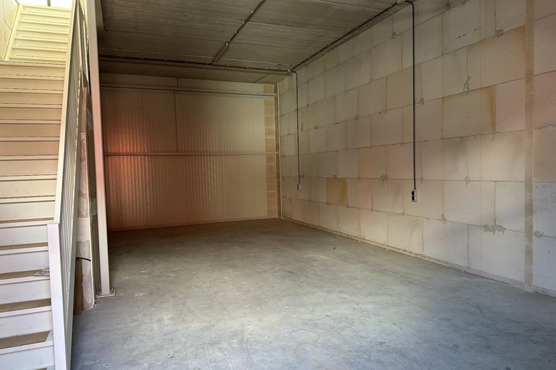 BedrijfsruimteaanVan der Waalsstraat 44<br/> inZoetermeer