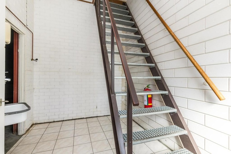 BedrijfsruimteaanAmbachtsweg 39 E<br/> inPijnacker