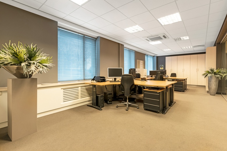 BedrijfsruimteaanVeestraat 42<br/> inLinne BedrijfsruimteaanVeestraat 42<br/> inLinne