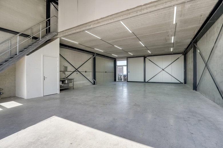 BedrijfsruimteaanMadame Curiestraat 1 a<br/> inSassenheim BedrijfsruimteaanMadame Curiestraat 1 a<br/> inSassenheim