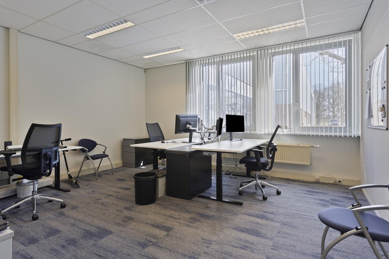 BedrijfsruimteaanGrotestraat 12<br/> inHeesbeen BedrijfsruimteaanGrotestraat 12<br/> inHeesbeen