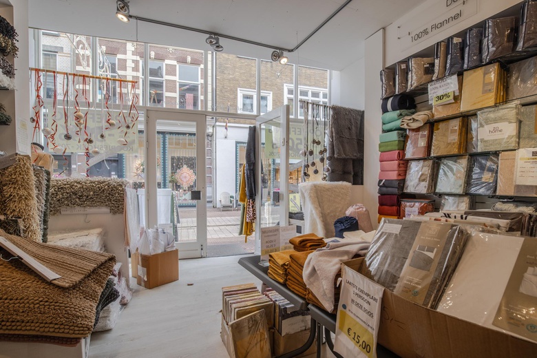 WinkelruimteaanKoningstraat 77<br/> inArnhem WinkelruimteaanKoningstraat 77<br/> inArnhem