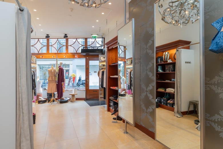 WinkelruimteaanHaarlemmerstraat 18<br/> inLeiden WinkelruimteaanHaarlemmerstraat 18<br/> inLeiden