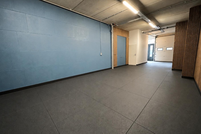 BedrijfsruimteaanNijverheidslaan 3 a 5<br/> inWeesp