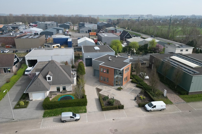 BedrijfsruimteaanAmbachtsstraat 6<br/> inZuid-Beijerland