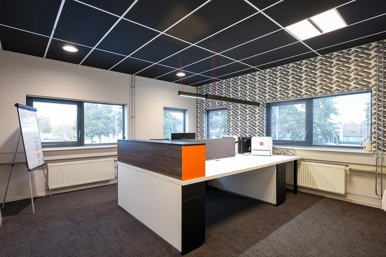 BedrijfsruimteaanLuzernestraat 9<br/> inNieuw-Vennep