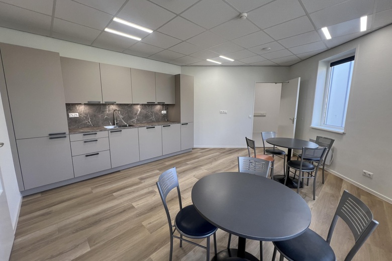 BedrijfsruimteaanAmbachtsstraat 6<br/> inZuid-Beijerland