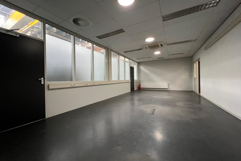 BedrijfsruimteaanAmbachtsweg 7<br/> inGroot-Ammers BedrijfsruimteaanAmbachtsweg 7<br/> inGroot-Ammers