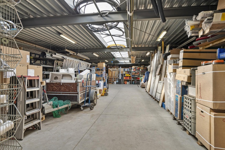 BedrijfsruimteaanDorpsstraat 56<br/> inOssendrecht BedrijfsruimteaanDorpsstraat 56<br/> inOssendrecht